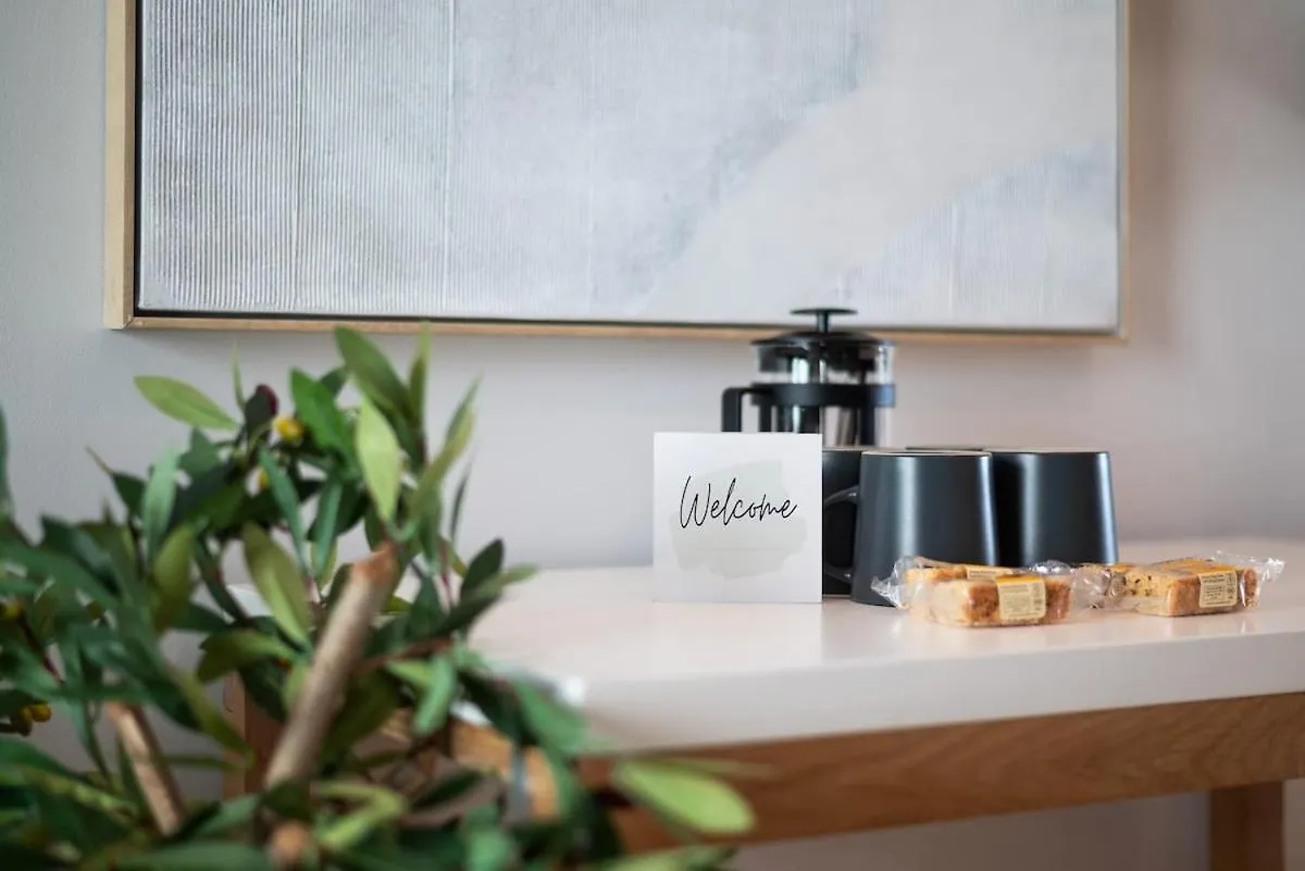 Mimosa Apartment In Greenpoint Cape Town