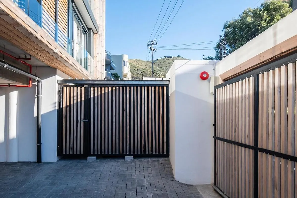 Mimosa Apartment In Greenpoint Cape Town