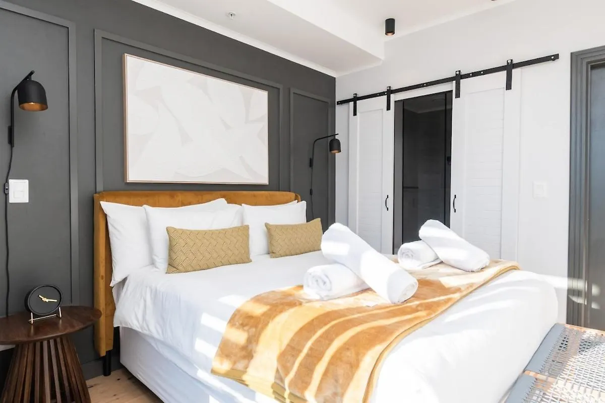Mimosa Apartment In Greenpoint Cape Town