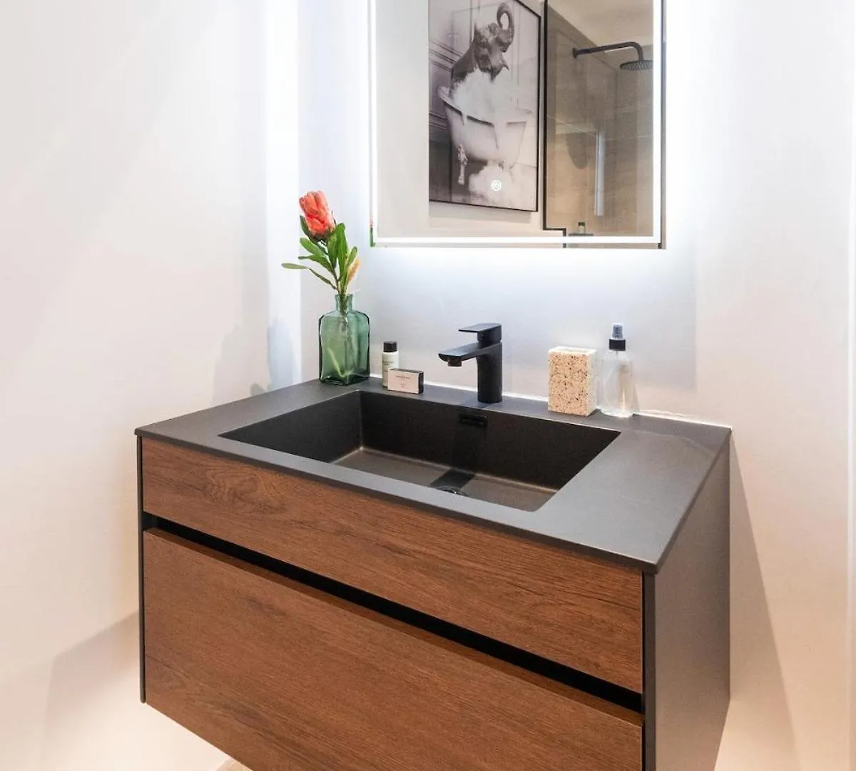 Mimosa Apartment In Greenpoint Cape Town