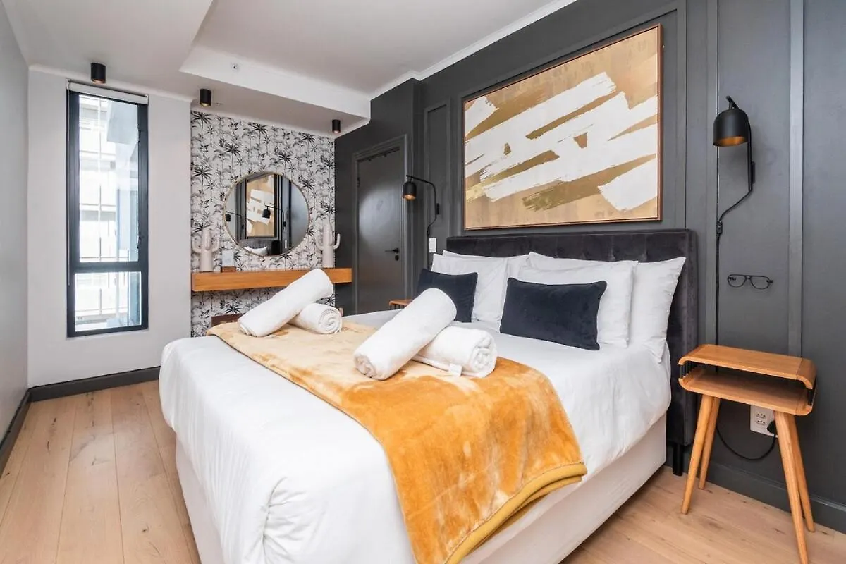 Mimosa Apartment In Greenpoint Cape Town