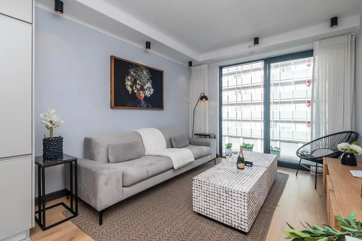 Mimosa Apartment In Greenpoint Cape Town