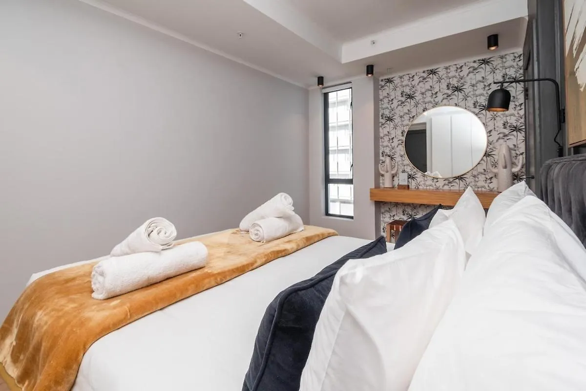 Mimosa Apartment In Greenpoint Cape Town South Africa
