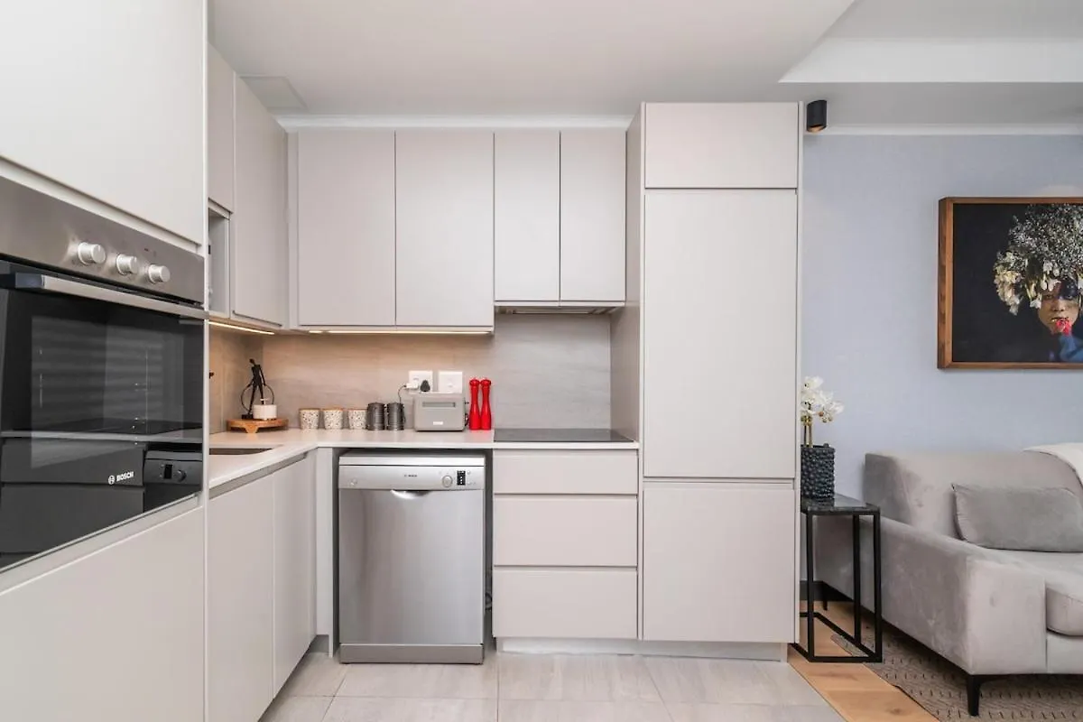 Mimosa Apartment In Greenpoint Cape Town