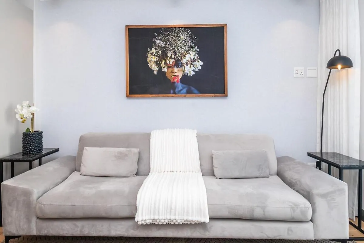 Mimosa Apartment In Greenpoint Cape Town